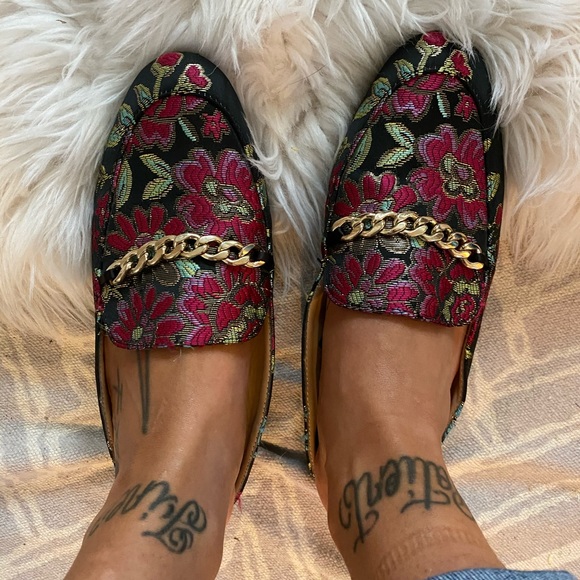 VINTAGE floral chain loafers rare find size 6 - Picture 2 of 3